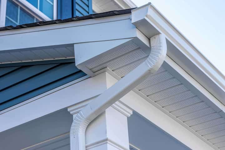 Low-maintenance vinyl gutters for rainwater management in St. Paul